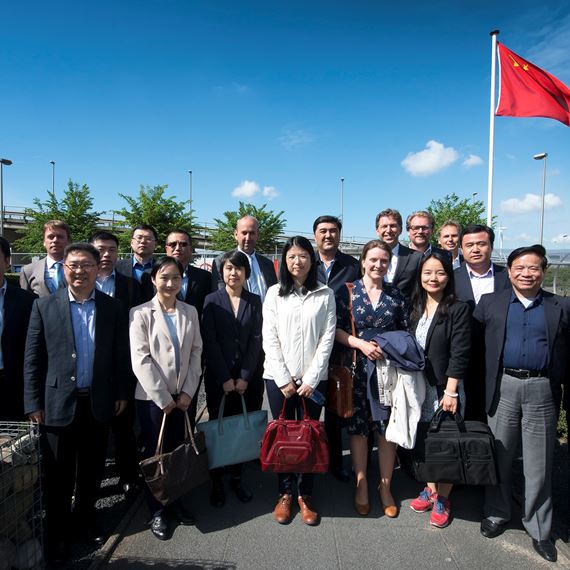 Chinese minister van energie bezoekt AEB Amsterdam
