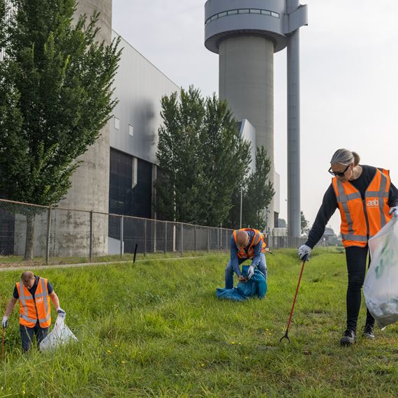 AEB helpt mee met World Clean Up Day